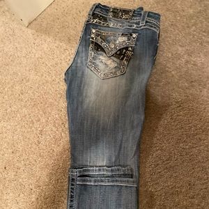31 Lightly distressed Miss Me Capris